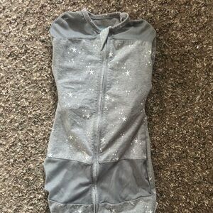 Happiest Baby Gray Star Patterned Swaddle